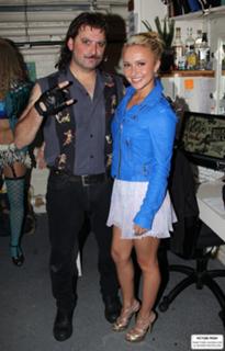 Hayden Panettiere feet photo thumbnail