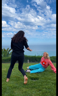 Courteney Cox feet photo thumbnail