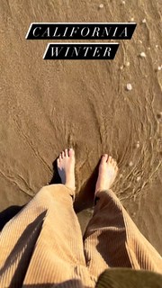 Lily Collins feet photo thumbnail
