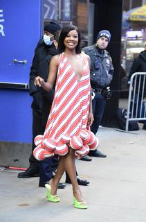 Gabrielle Union feet photo thumbnail