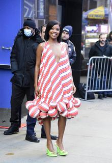 Gabrielle Union feet photo thumbnail