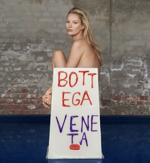 Kate Moss feet photo thumbnail
