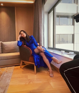 Karisma Kapoor feet photo thumbnail