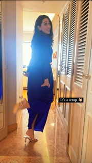 Karisma Kapoor feet photo thumbnail