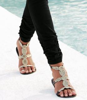 Izabel Goulart feet photo thumbnail