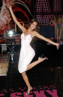 Izabel Goulart feet photo thumbnail
