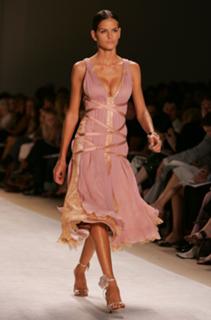 Izabel Goulart feet photo thumbnail