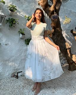 Anushka Sen feet photo thumbnail