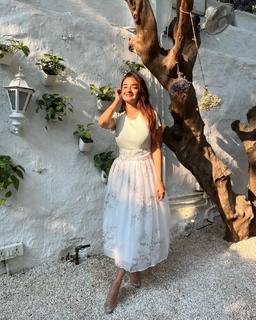 Anushka Sen feet photo thumbnail