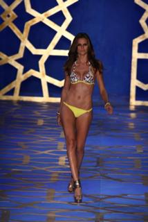 Izabel Goulart feet photo thumbnail