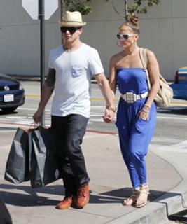 Jennifer Lopez feet photo thumbnail