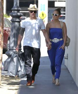 Jennifer Lopez feet photo thumbnail