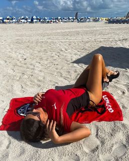 Claudia Romani feet photo thumbnail