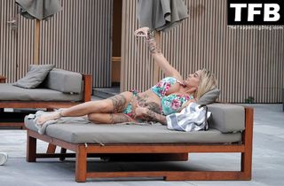 Katie Price feet photo thumbnail