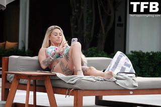 Katie Price feet photo thumbnail