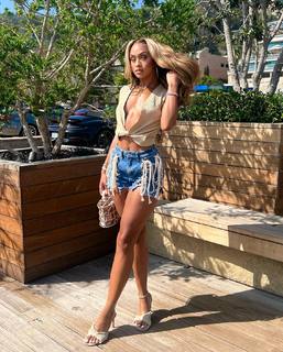 Jilly Anais feet photo thumbnail