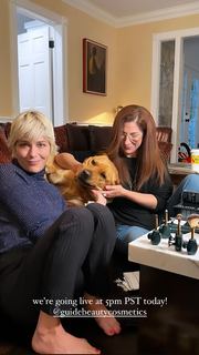 Selma Blair feet photo thumbnail