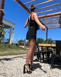 Carolina Ardohain feet photo thumbnail