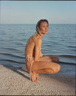 Candice Swanepoel feet photo thumbnail