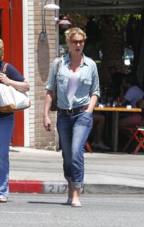 Katherine Heigl feet photo thumbnail