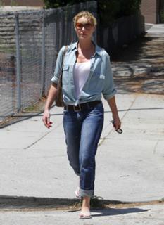 Katherine Heigl feet photo thumbnail