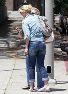 Katherine Heigl feet photo thumbnail