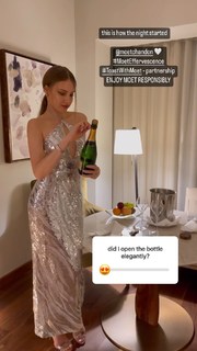 Xenia Tchoumitcheva feet photo thumbnail