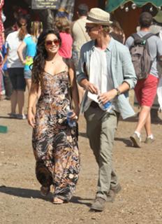 Vanessa Hudgens feet photo thumbnail