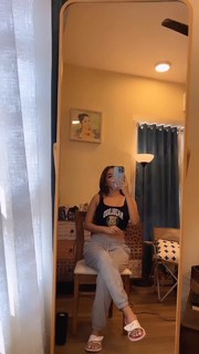 Anushka Sen feet photo thumbnail