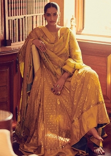 Sonam Kapoor feet photo thumbnail