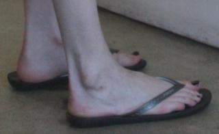 Emma Roberts feet photo thumbnail
