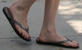 Emma Roberts feet photo thumbnail