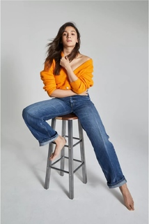 Alia Bhatt feet photo thumbnail