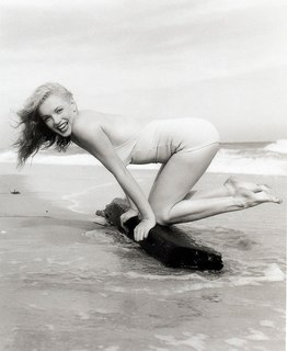 Marilyn Monroe feet photo thumbnail