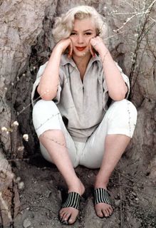 Marilyn Monroe feet photo thumbnail