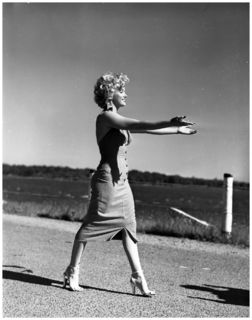 Marilyn Monroe feet photo thumbnail