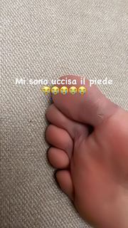 Ludovica Pagani feet photo thumbnail