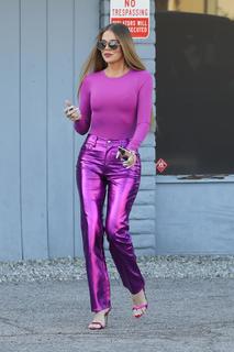 Khloé Kardashian feet photo thumbnail