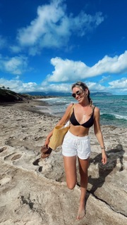 Katrina Bowden feet photo thumbnail