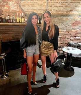 Chelsea Green feet photo thumbnail
