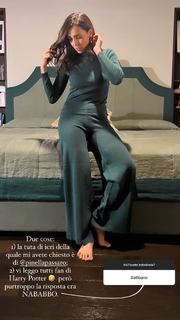 Caterina Balivo feet photo thumbnail