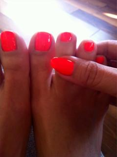 Jelena Karleusa feet photo thumbnail