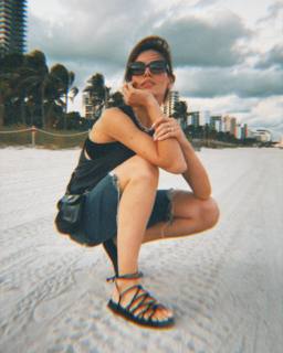 Camila Queiroz feet photo thumbnail