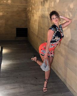 Lauren R. Wood feet photo thumbnail