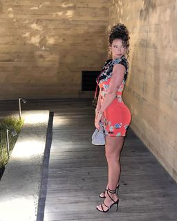 Lauren R. Wood feet photo thumbnail