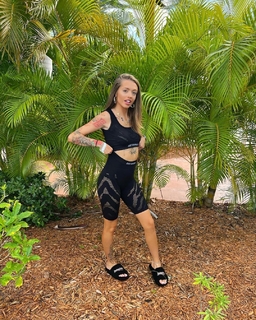 Victoria Waldrip feet photo thumbnail