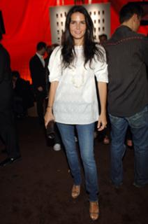 Angie Harmon feet photo thumbnail