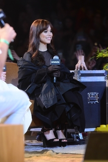 Jenna Ortega feet photo thumbnail
