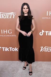 Selena Gomez feet photo thumbnail