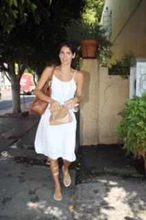Angie Harmon feet photo thumbnail